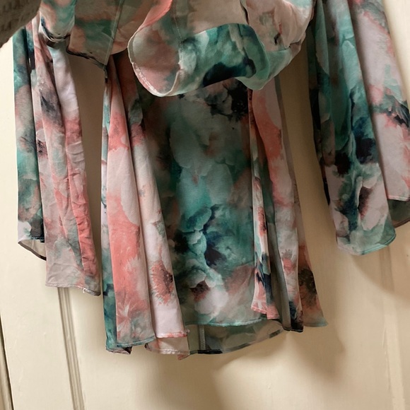 Jennifer Lopez Flowy Blouse - Picture 7 of 8